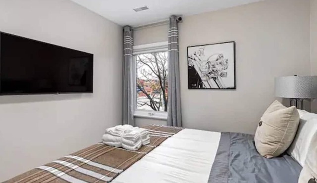 Modern St. Clair West Suite w/Private Patio & BBQ