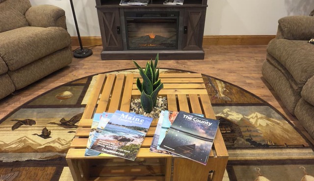 Prime Snowmobile-Friendly Villa in Northern Maine Winter Trails & Comfort in Bridgewater