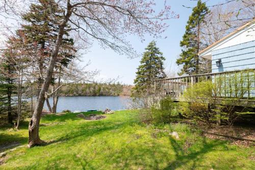 Private Lakefront Escape Swim Sip Wine Stargaze 25 Mins to Halifax
