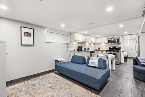 Unique Basement, Private, Steam Sauna Shower, Free Parking
