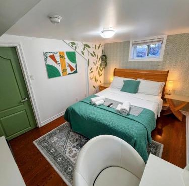 Private room near subway & shops