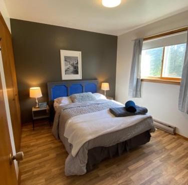 Relaxing 2-Bed Country Home Bruce Trail & Falls