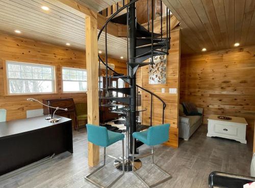 Waterfront Retreat with Spa and Maisonette