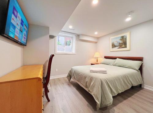 Cozy & Modern Ensuite Basement Rooms - Steps to Subway & Downsview Rogers Stadium