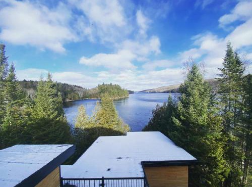 Spa & Private Beach - The Lazy Bear Lake House