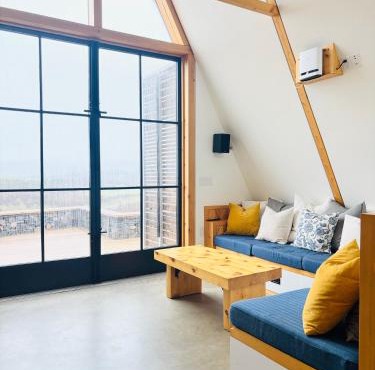 Cedar Peak - Design-Forward Barrier-Free Chalet