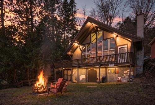 Waterfont cottage with private dock and watercrafts