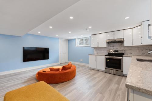 King beds 10 min to airport 20 min to downtown