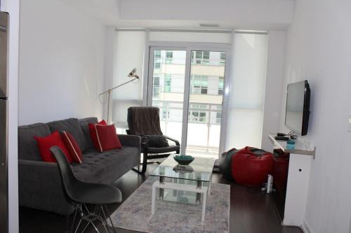 Modern & Stylish Condo in Midtown