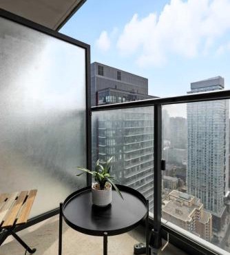 Sleek studio near Eaton Centre in central downtown