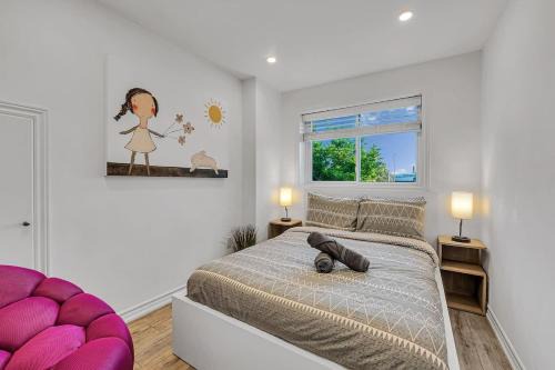 5BR North York Home - Sleeps 11 - Parking