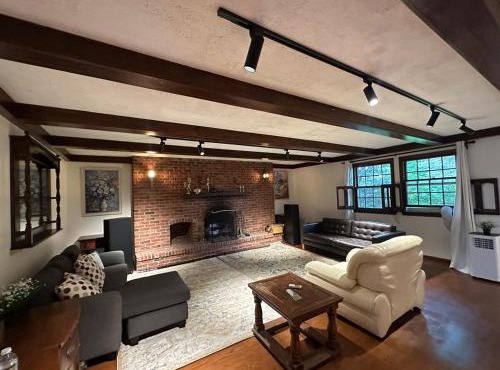 5 BDRS Farmhouse, Hiking, animals, Safari, Border