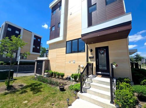 Downsview Park Retreat 1 - Rogers Stadium Getaway