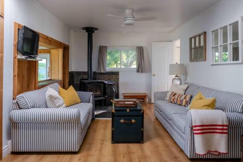 Hay Bay Hytte - Waterfront Cottage