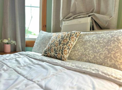 King Bed Apt in Bridgewater near River and Trails
