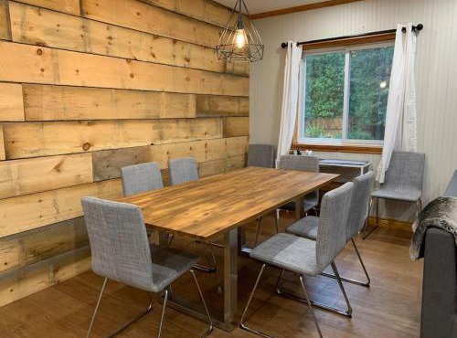 Modern 4BR Cottage, Hot Tub & Sauna on Tay Trail