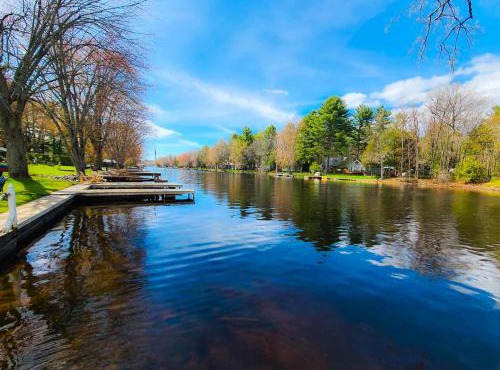 Washago Waterfront Hot Tub, Sauna, Trails, Fish