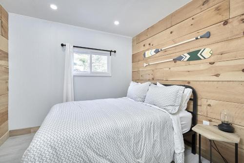 4BR Honey Harbour Cottage | Hot Tub & Fire Pit