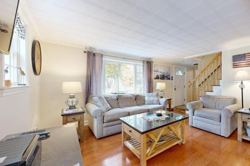 Boothbay Harbor Home with Water Views | Near Dining & Whale Watching