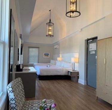 Colonial Hotel & Suites