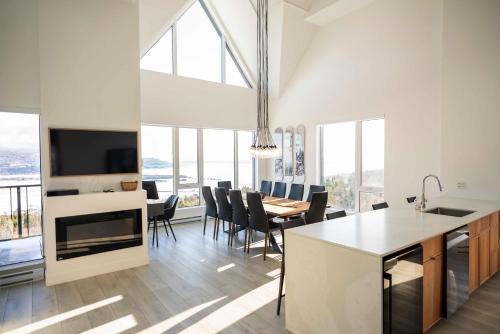 401 - High-End Condo - Incredible View and Pool