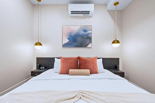 Casa Hotels Gerrard - Private Basement Suite
