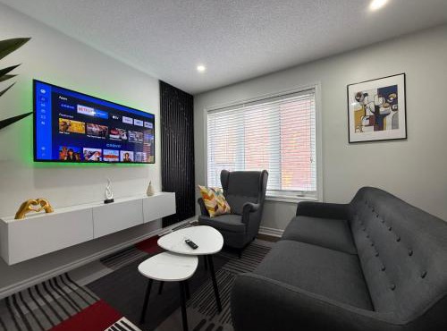Cozy Private Two-Level Suite In Brampton With Separate Entrance And Living Area on Main Floor
