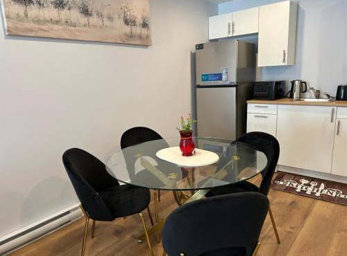 Richies Place Modern 2BR, Parking & Private Entry