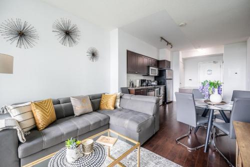 Bright 1 Bedroom & Den Condo Downtown Toronto