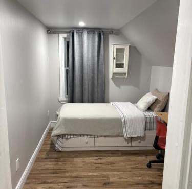Entire detached 3-bedrooms cute home in Cornwall area