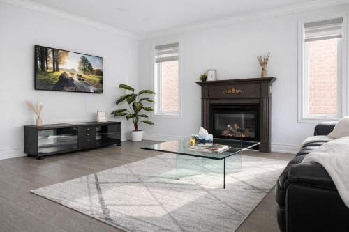 Empire's Home - King, Queen, Child Suites with EV Charging