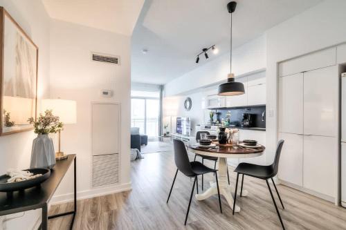 Urban Down Town 2BR plus Den Condo with Parking