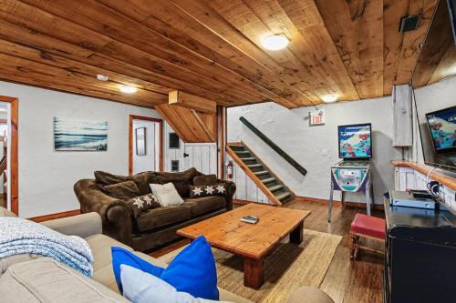 Northview-Blue Mountain-Sauna-Firepit-Balcony-Parking