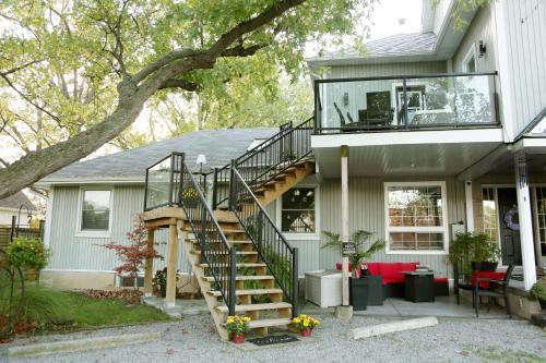 Sunset Suites in Niagara Wine Country