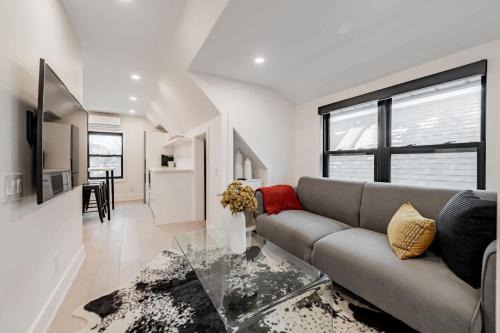 Leslieville 1BR Close to Queen St East