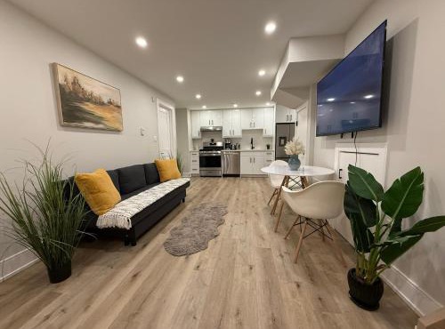 Stylish 1BR in Queen West