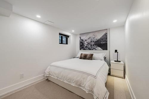 Cozy 2BR Basement Suite in Leslieville