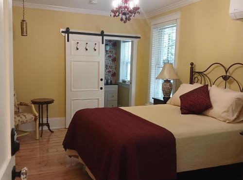 Cranberry Moon Inn