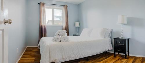 THE BLUE DOOR house with Central AC and garage access