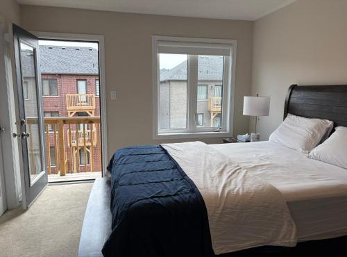 Beautiful New Townhouse in Quiet Neighbourhood