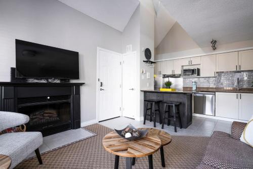 Stay A While Ski-In-Out Hot Tub & Shuttle