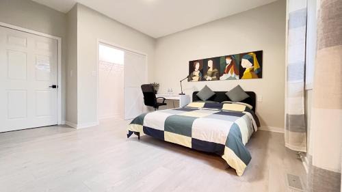 Modern Room with En Suite Bath Yonge Finch Sub