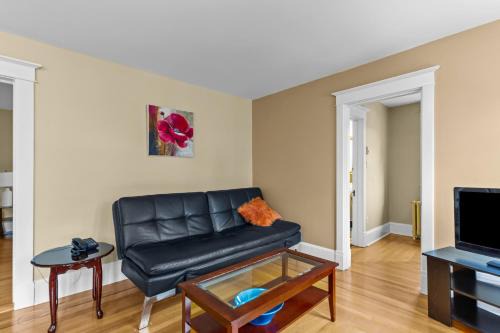 Midstream Executive 2BR Wi-Fi Parking