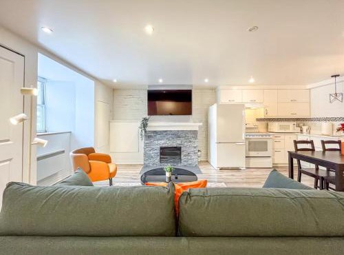 Elegant 1BR Suite - Washer & Dryer - Prime Location