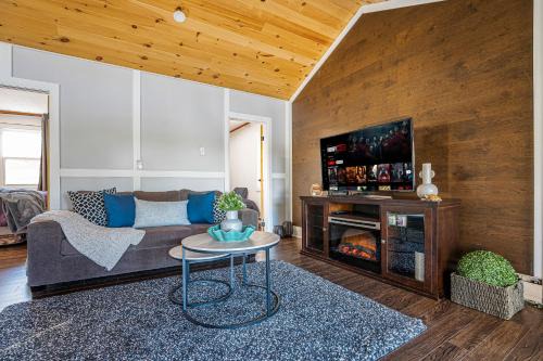 Rustic Lakefront Cottage with Fire Pit & Scenic Views