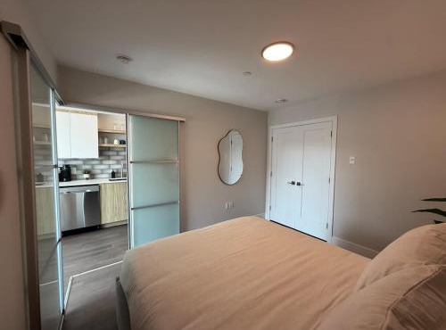 Downtown Bright & Vibrant 1 BR with huge patio