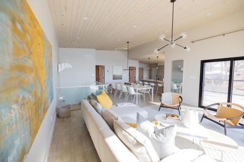 Lakeview House by Leavetown Vacations