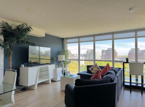 LakeView 2Bdrms 2Baths with 3 real beds and parking