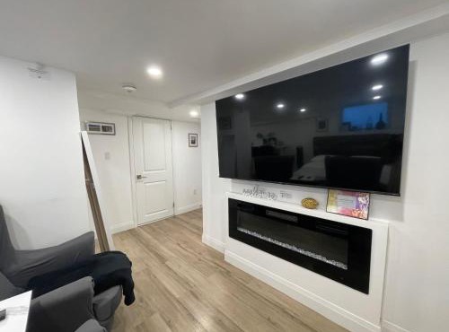 Pvt Studio Near Waterloo Airport & Minutes to Downtown Basement unit No Pet Allowed