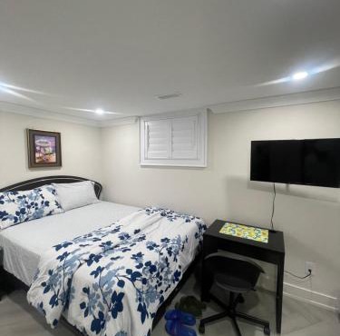 Luxury Basement-Private Bdr & Bathroom with free parking In Toronto